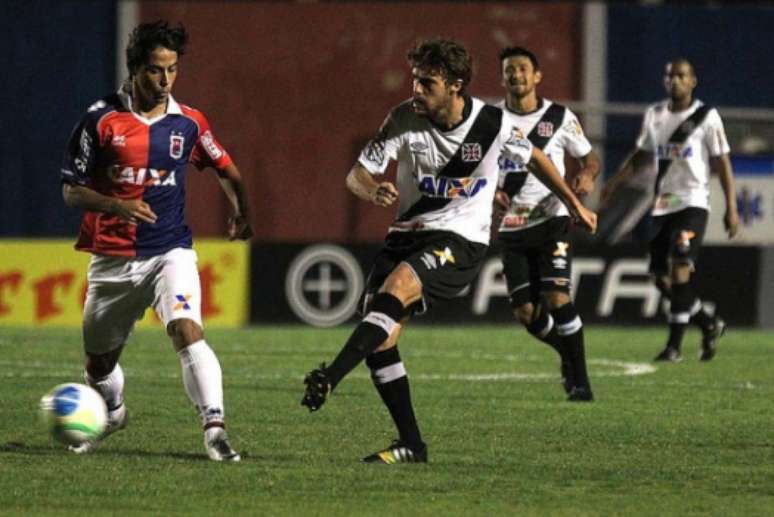 
                        
                        
                    Último encontro entre Paraná e Vasco aconteceu em 2014, pela Série B, na Vila Capanema. (Marcelo Sadio/vasco.com.br)
