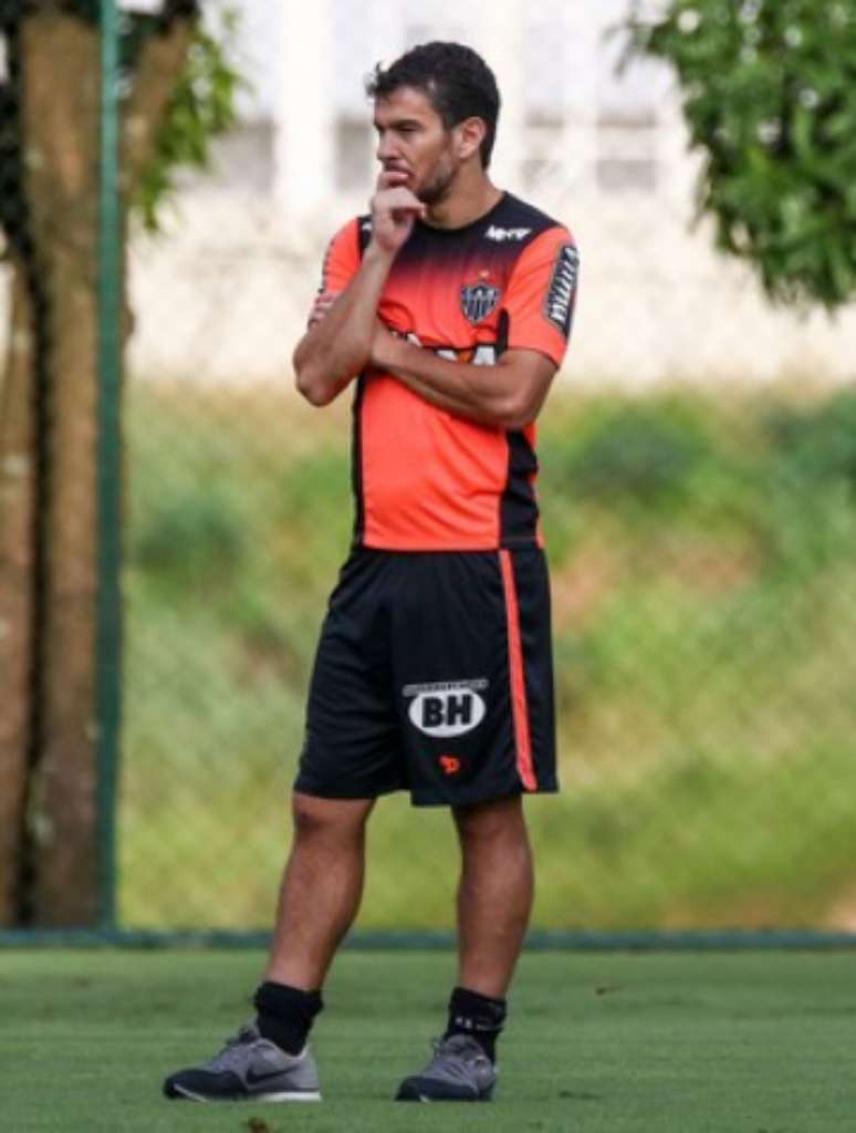 
                        
                        
                    Substituto de Leandro Donizete gera dúvida no Galo (Foto: Bruno Cantini)