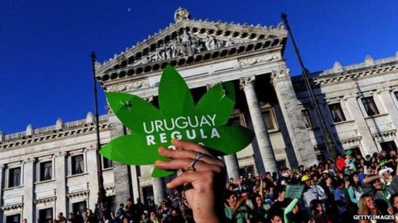 País aprovou em 2013 lei liberando consumo de cannabis; última etapa é venda em farmácias