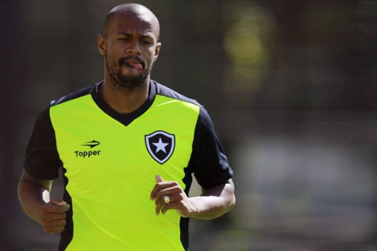 
                        
                        
                    Airton tem histórico de problemas físicos. Rodrigo Lindoso deve substituí-lo (Foto: Vitor Silva/SSPress/Botafogo)
