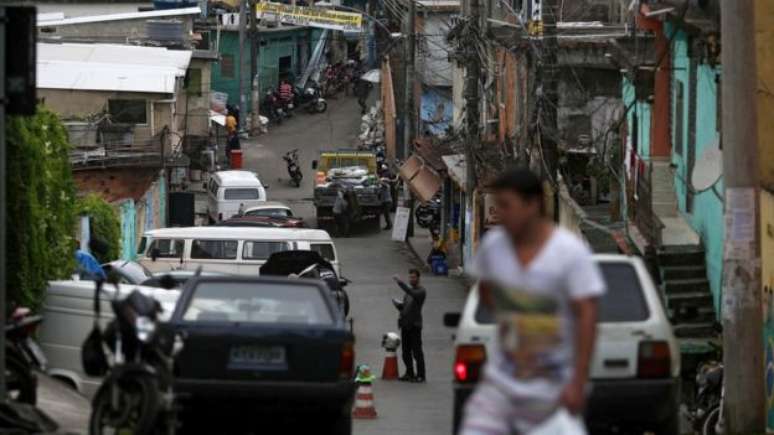 Repórter relata experiência de "ir a uma favela com estranhos"