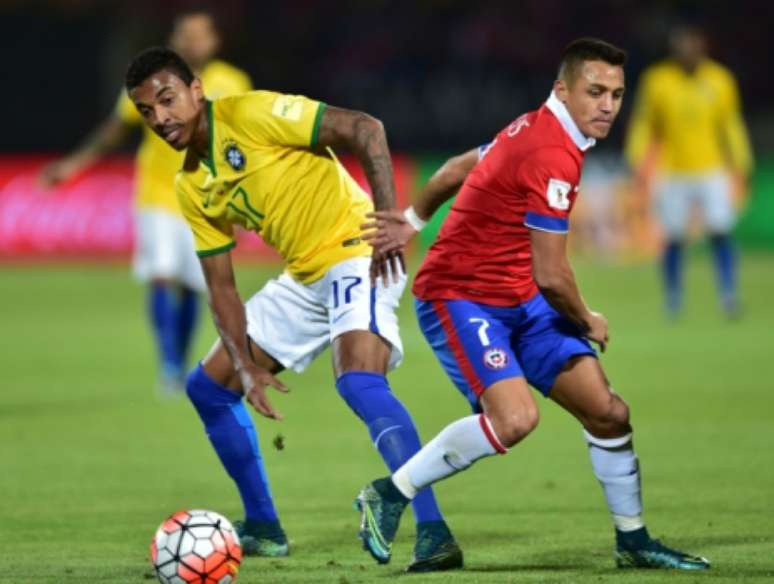 Brasil sofre nas eliminatórias, como na derrota para o Chile. Equipe está fora da zona de classificação