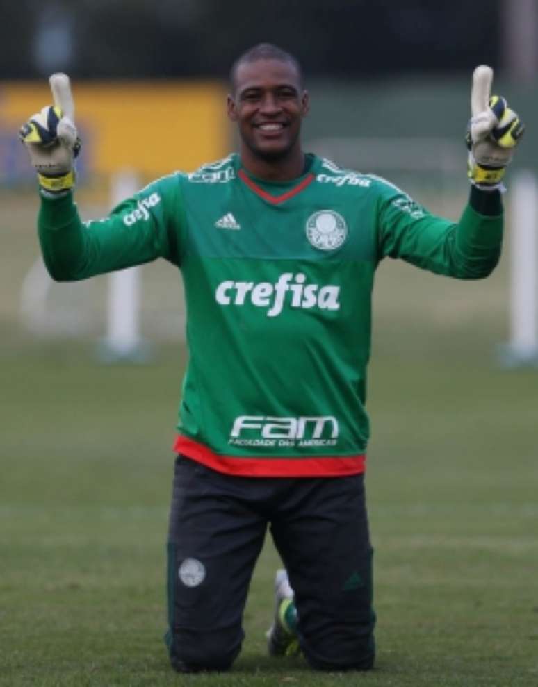 Jailson tem 34 anos, 1,86m e três jogos pelo Palmeiras