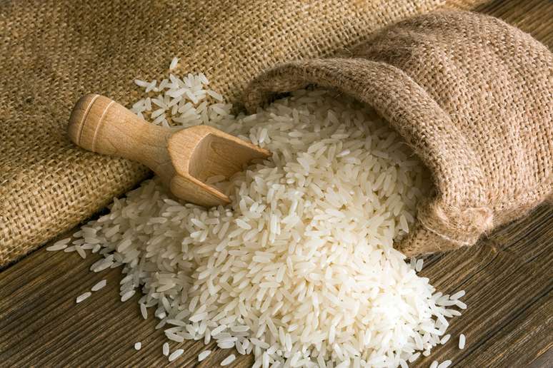 Fortes chuvas no RS afetaram produção do arroz e podem continuar elevando os preços 