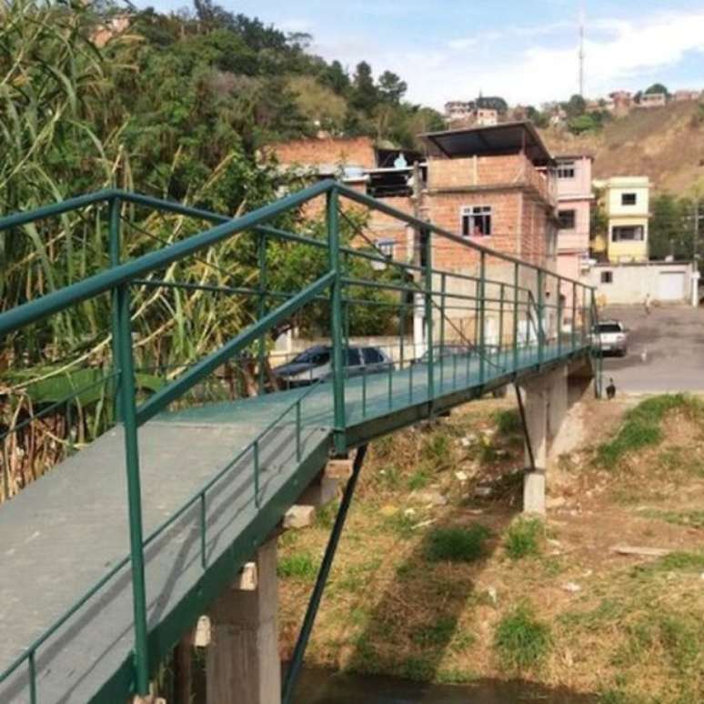 A ponte custou o equivalente a US$ 1,5 mil, enquanto autoridades orçaram a obra em US$ 81 mil