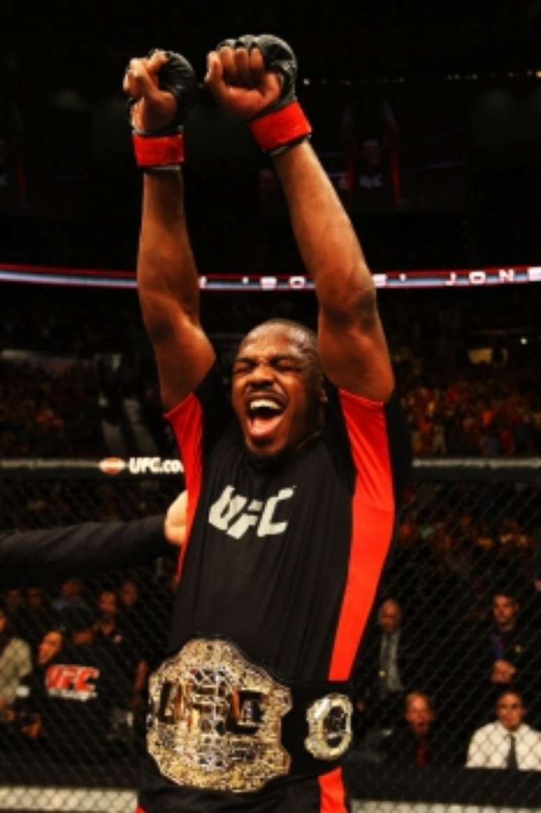 Jon Jones ainda não tem data para voltar a lutar no UFC (FOTO: UFC)