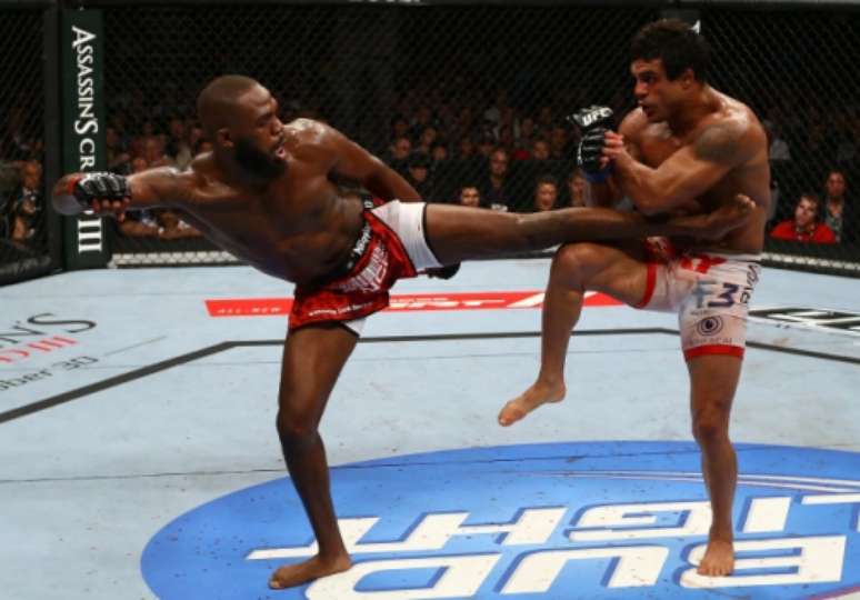 Jon Jones foi o lutador mais jovem da história a conquistar um cinturão do UFC (FOTO: UFC)