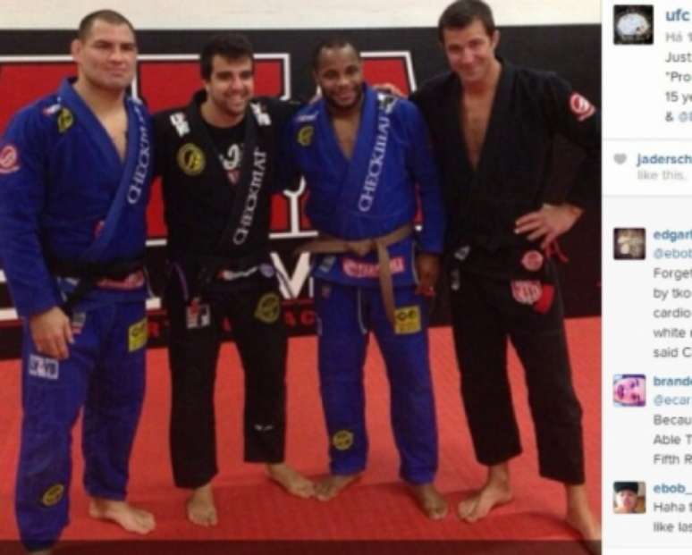 Cain Velasquez, Leandro Vieira e Daniel Cormier (FOTO: Reprodução)