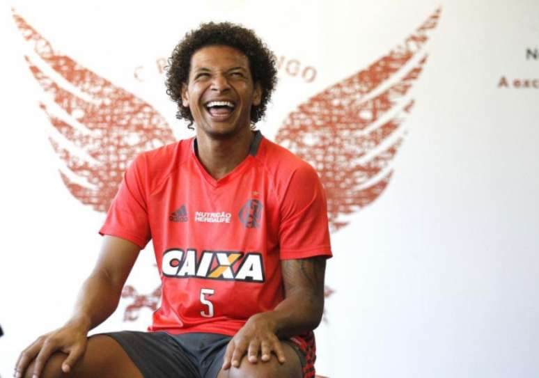 
                        
                        
                    Arão está voando no Flamengo (Gilvan de Souza /Flamengo)