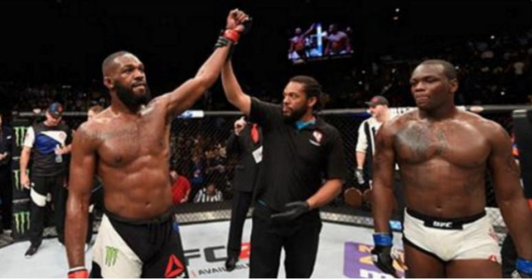 Jon Jones é o campeão interino dos meio-pesados do UFC (FOTO: Reprodução)