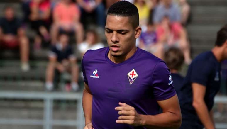
                        
                        
                    Lateral voltará de empréstimo, mas não deve ficar na Fiorentina (Foto: Divulgação/Fiorentina)