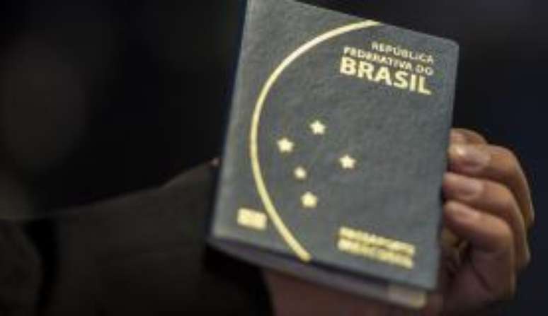 Por causa da pane, a Casa da Moeda emitiu uma série especial de passaportes sem perfuração, mas com validade igual aos demais 