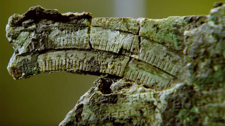 No come&ccedil;o o artefato n&atilde;o dizia nada aos cientistas, mas eles logo notaram que as pe&ccedil;as traziam marcas e inscri&ccedil;&otilde;es