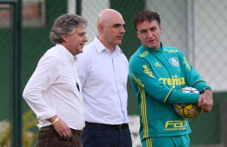 Paulo Nobre acompanha treino ao lado do vice Mauricio Galiotte e do técnico Cuca (Cesar Greco/Palmeiras)