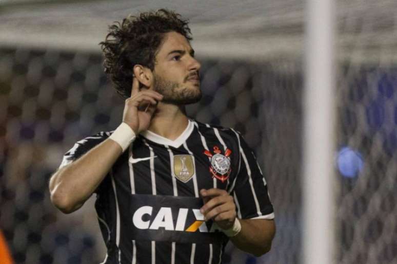 
                        
                        
                    A princípio, Pato deve se reapresentar com o grupo do Timão na terça(Foto: Divulgação/Agência Corinthians)