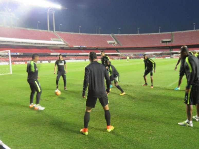 
                        
                        
                    Colombianos iniciaram o treinamento por volta das 18h30 desta segunda-feira (Foto: Divulgação/Atlético Nacional)