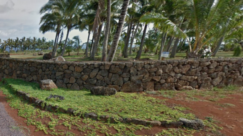 A ampliação deste muro ao redor da propriedade de Zuckerberg no Havaí pode ser vista nesta foto do Google Street View 