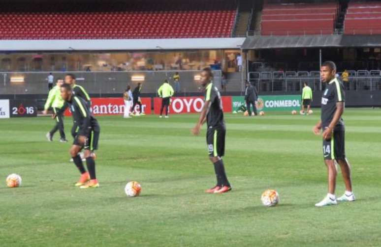 Elenco do Atlético Nacional treinou na noite de segunda-feira no Morumbi, palco da 1ª partida semifinal contra o São Paulo