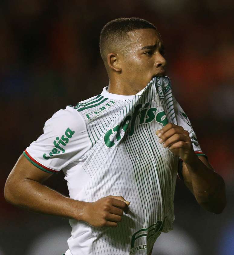 Depois de ganhar a medalha de ouro com a Seleção olímpica, Gabriel Jesus volta ao Palmeiras