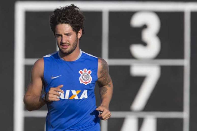 
                        
                        
                    Alexandre Pato, durante treino do Corinthians (Foto: Daniel Augusto Jr./AgenciaCorinthians)