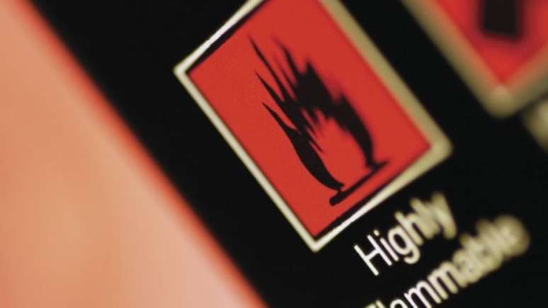 Os PBDE s&atilde;o usados para retardar chamas em pl&aacute;sticos e espumas 