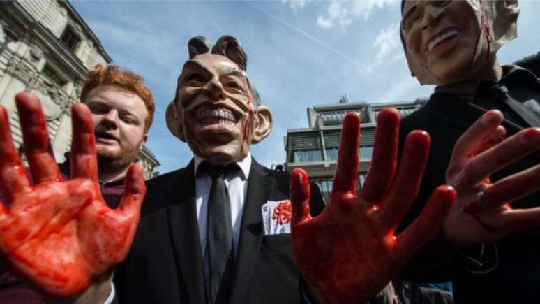 Manifestantes protestam contra decisão de Bush e Blair de ir à guerra, durante visita do americano a Londres em julho de 2006