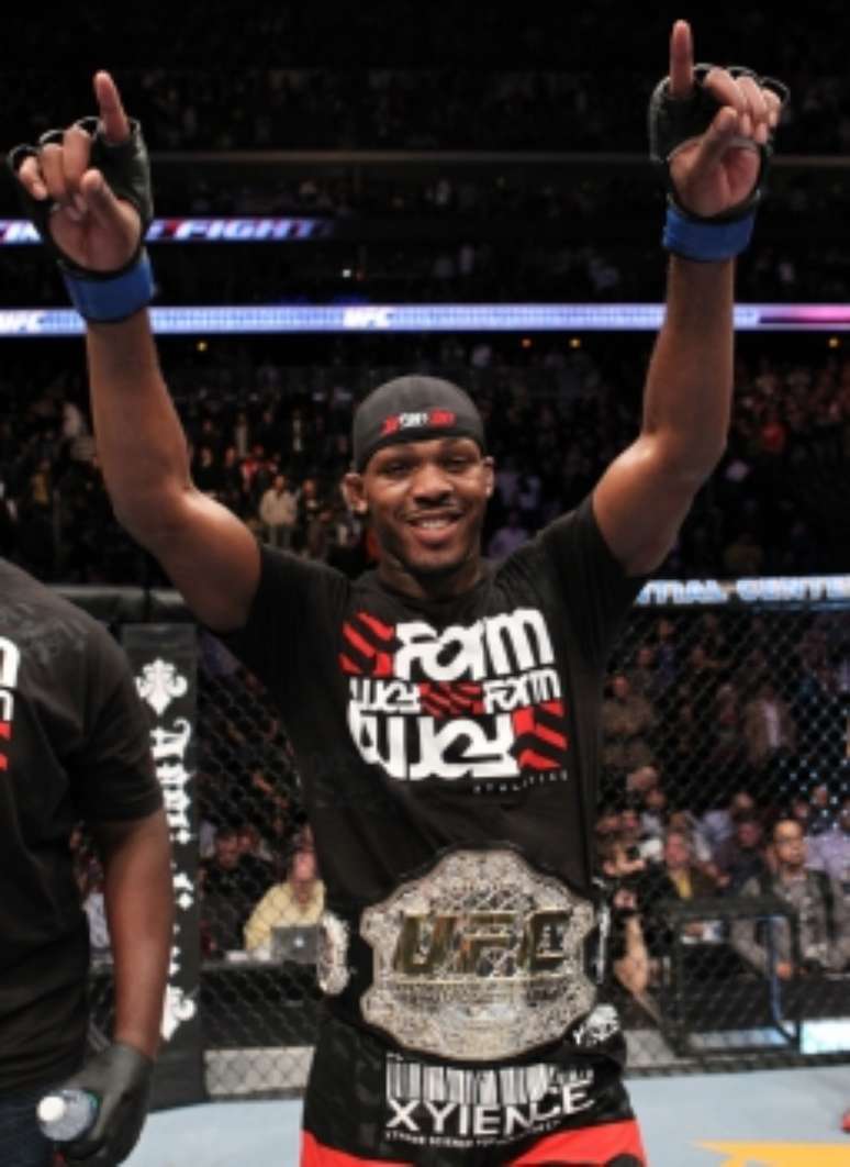 Jon Jones foi o lutador mais jovem da história a conquistar um cinturão do UFC (FOTO: UFC)