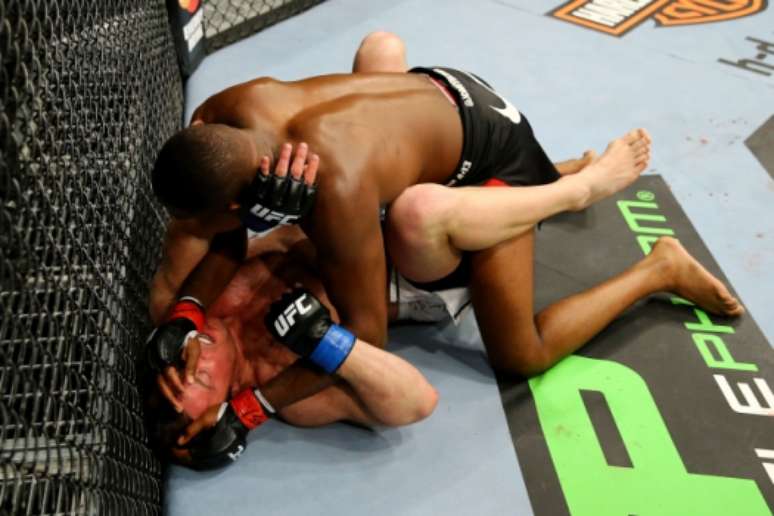 Jon Jones vence Chael Sonnen no UFC 159 - Getty Images