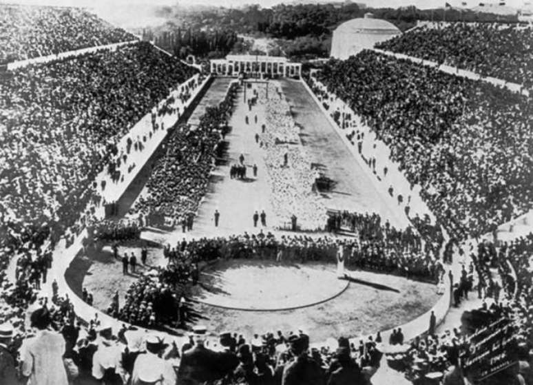 
                        
                        
                    O estádio Panathinaico, que existe até hoje em Atenas, na época dos Jogos de 1896 (Foto: Reprodução)