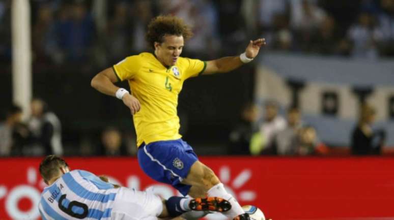David Luiz joga pelo PSG e seguiu sendo convocado após o vexame. Dunga o deixou de fora da Copa América Centenário