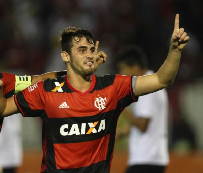 
                        
                        
                    Vizeu deve ter nova chance no Flamengo (Foto: Paulo Sergio/Lancepress!)