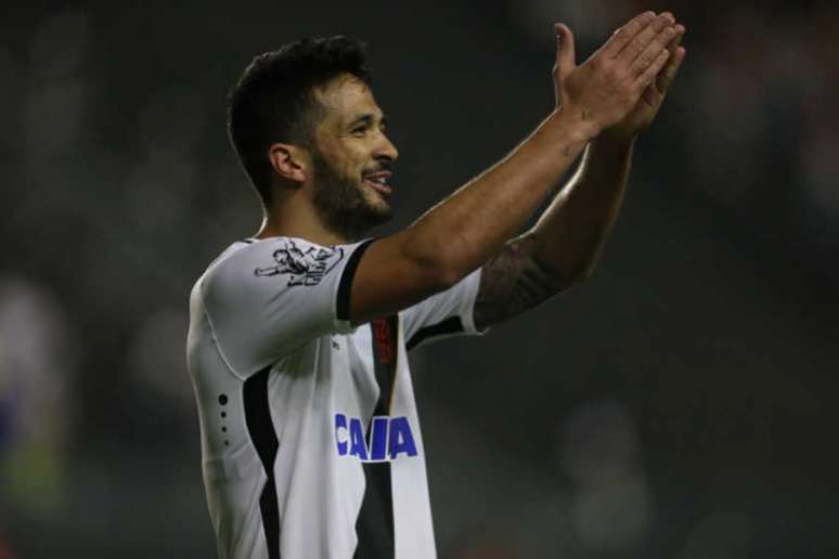 Equipe carioca contou neste sábado com novo uniforme e atuação ímpar do zagueiro