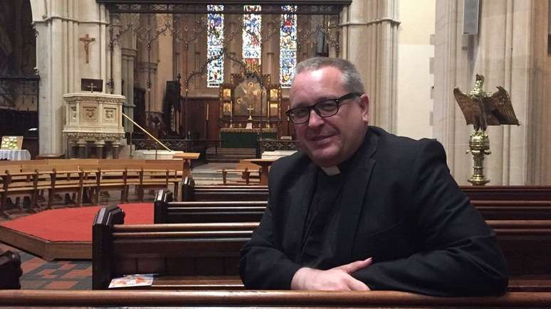 Reverendo Kelvin Holdworth espera realizar uniões gays em Glasgow