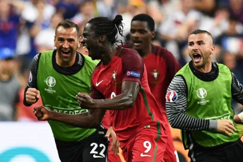 
                        
                        
                    Éder fez o gol do título português (Foto: Franck Fife / AFP)