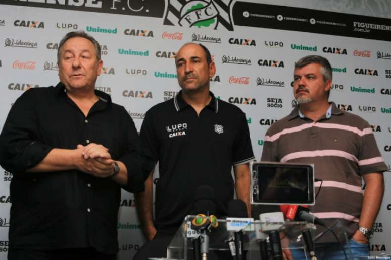 
                        
                        
                    Ida do Figueira para o Z4 custou caro a Eutrópio (Foto: Divulgação / Site Oficial do Figueirense)