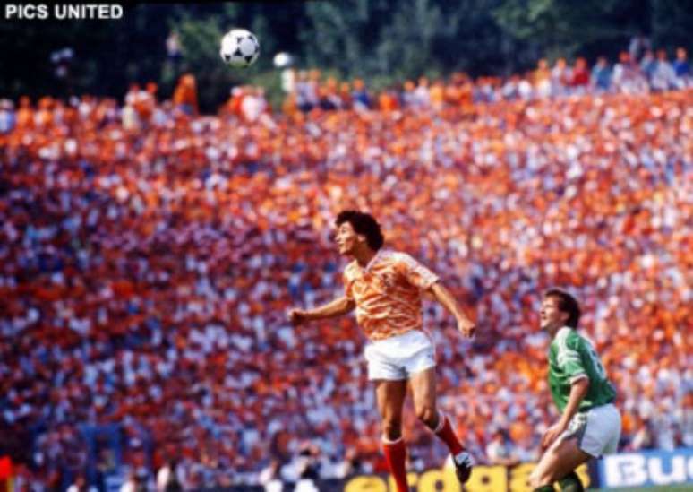 Gerald Vanenburg foi campeão da Liga dos Campeões da Europa com o PSV e da Eurocopa com a seleção da Holanda em 1988