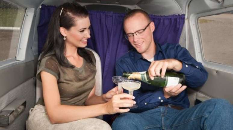 O romantismo da cabine de um avi&atilde;o da Flamingo Air 