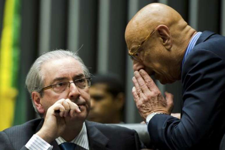 Esperidião Amin (direita) conversa com o então presidente da Câmara, Eduardo Cunha