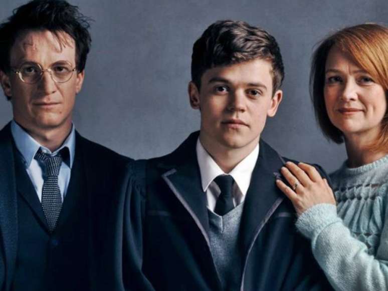 Em "Harry Potter e a Criança Amaldiçoada", Harry, Gina e Albus Potter são interpretados por Jamie Parker, Poppy Miller e Sam Clemmett