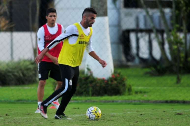 Thiago Maia busca espaço no time de Rogério Micale