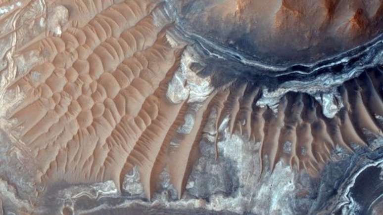 A nave Mars Reconnaissance Orbiter fotografa a superfície do planeta durante uma década. 