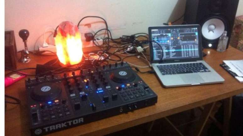 Computador recuperado por DJ Gustavo após ter sido roubado: &#039;Agora é recomeçar a carreira&#039;.