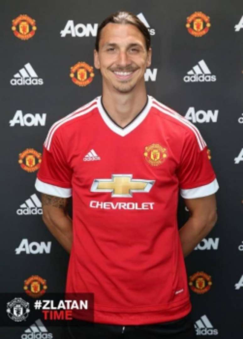 Ibrahimovic durante apresentação pelo Manchester United (Foto: Divulgação / Site oficial do Manchester United)