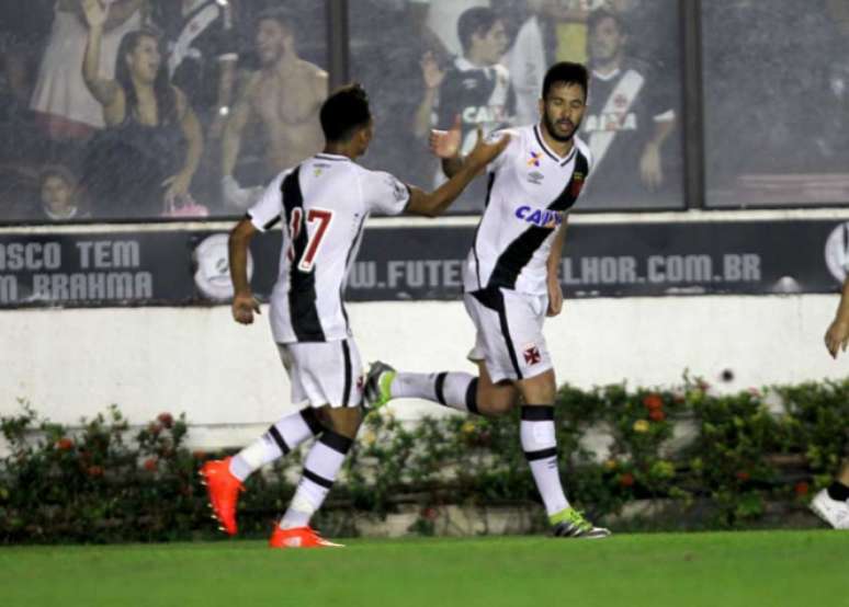 
                        
                        
                    Luan fez o gol que evitou a derrota do Vasco em São Januário (Foto: Paulo Sergio/LANCE!Press)