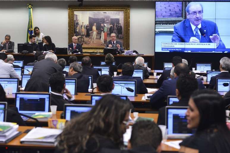 A Comissão de Constituição e Justiça decidiu rejeitar o recurso de Cunha e, assim, o processo de cassação de seu mandato segue para apreciação do plenário da Câmara 