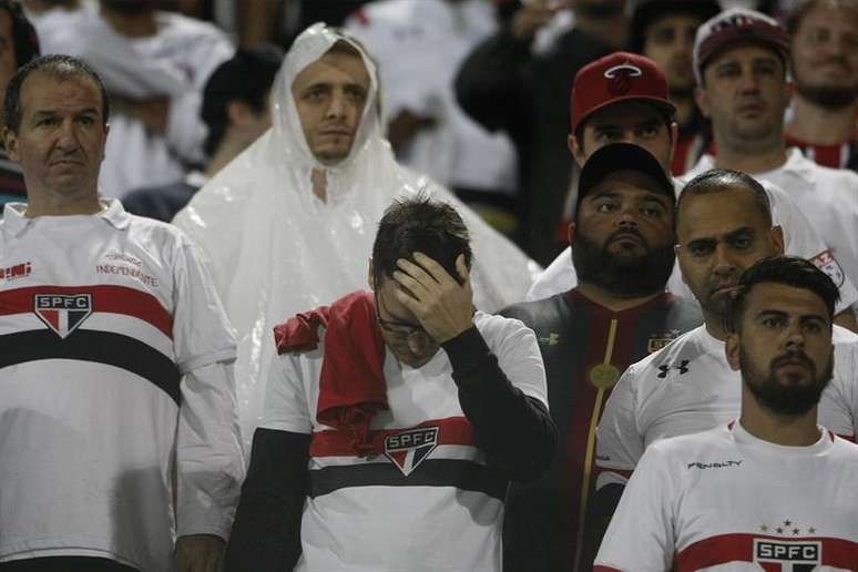 S&atilde;o-paulinos assistem &agrave; elimina&ccedil;&atilde;o do clube na Col&ocirc;mbia