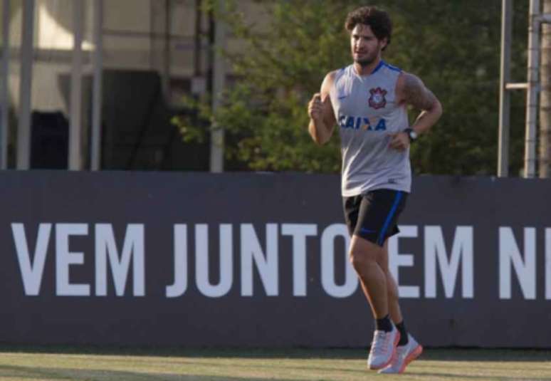 Pato tem contrato com o Corinthians até dezembro deste ano