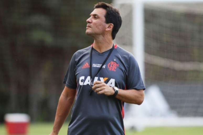 
                        
                        
                    Zé Ricardo fechou maior parte do treino do Flamengo nesta sexta-feira (Foto: Gilvan de Souza/Flamengo)