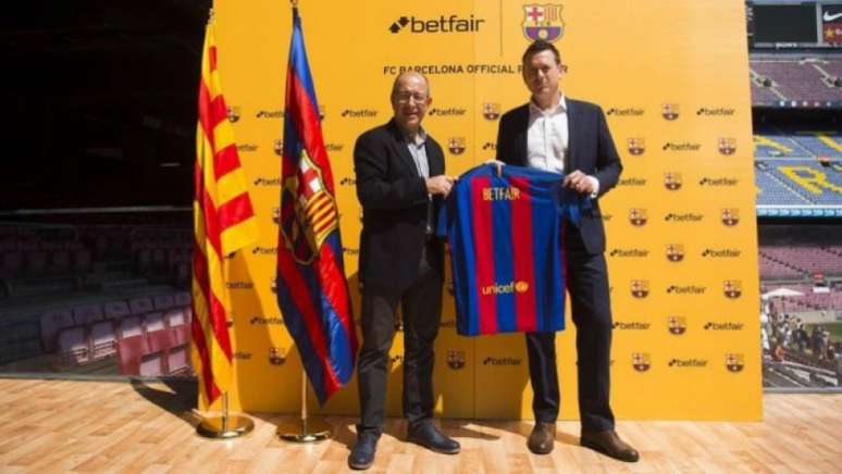 
                        
                        
                    Betfair é o novo patrocinador do clube (Foto: Divulgação / Barcelona)