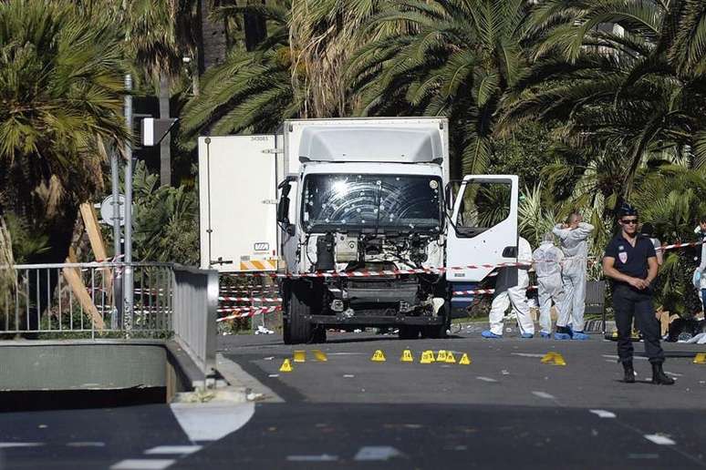 Caminhão utilizado pelo tunisiano Mohamed Lahouaiej Bouhlel durante ataque em Nice